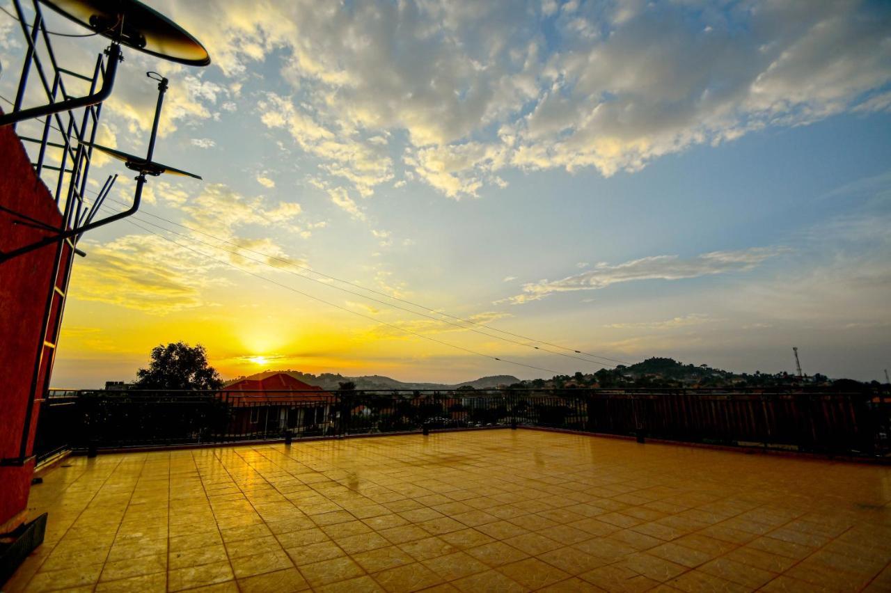 Peace Of Mind Suites Entebbe Exterior photo