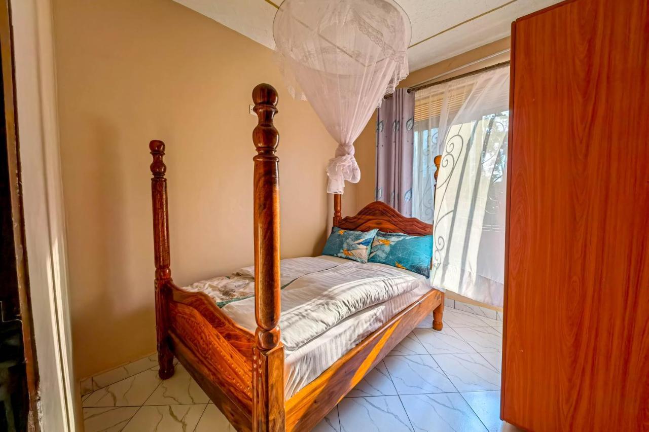 Peace Of Mind Suites Entebbe Exterior photo